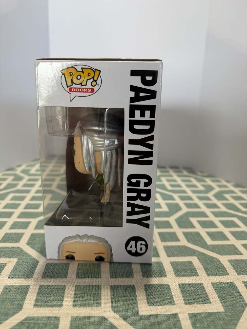 Funko Pop! Books: Powerless Trilogy - Paedyn Gray #46 Vinyl Figure - Picture 2 of 6